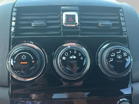 Used 2009 Saturn Sky RWD image 34