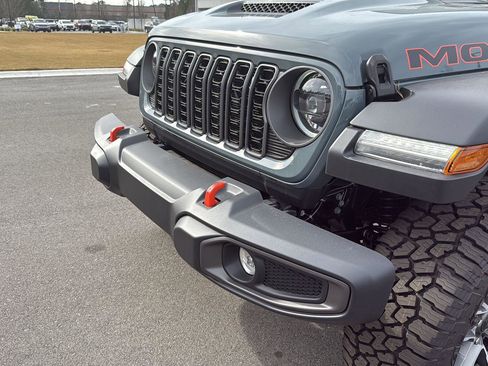 New 2025 Jeep Gladiator Mojave image 12