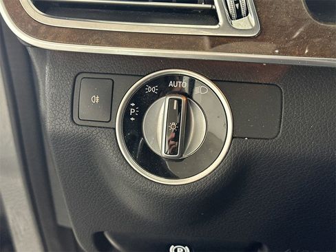 Used 2014 Mercedes-Benz E 350 4MATIC Sedan image 8