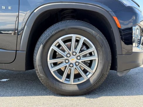 Used 2023 Chevrolet Traverse LT image 6