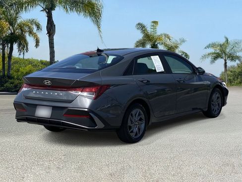 Used 2024 Hyundai Elantra SEL FWD image 5