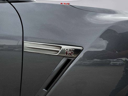 Used 2013 Nissan GT-R Premium image 10