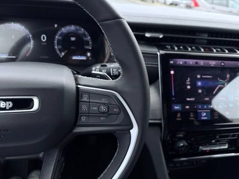 Certified 2025 Jeep Grand Cherokee Limited AWD/4WD image 29