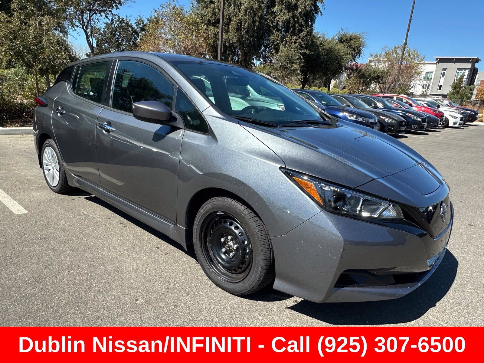 Used 2025 Nissan Leaf S FWD image 1