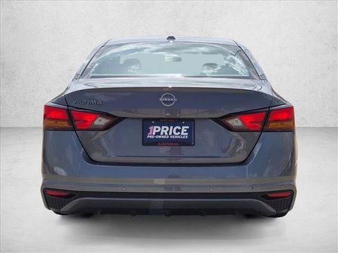 Used 2025 Nissan Altima 2.5 SV FWD image 7