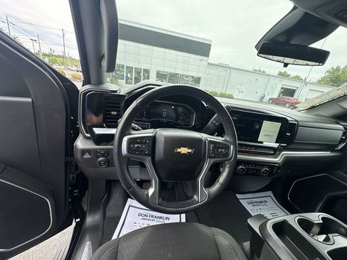 Used 2022 Chevrolet Silverado 1500 LT AWD/4WD image 11