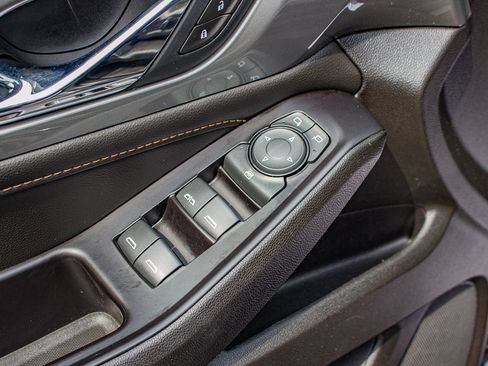 Used 2020 Chevrolet Traverse LT FWD image 14