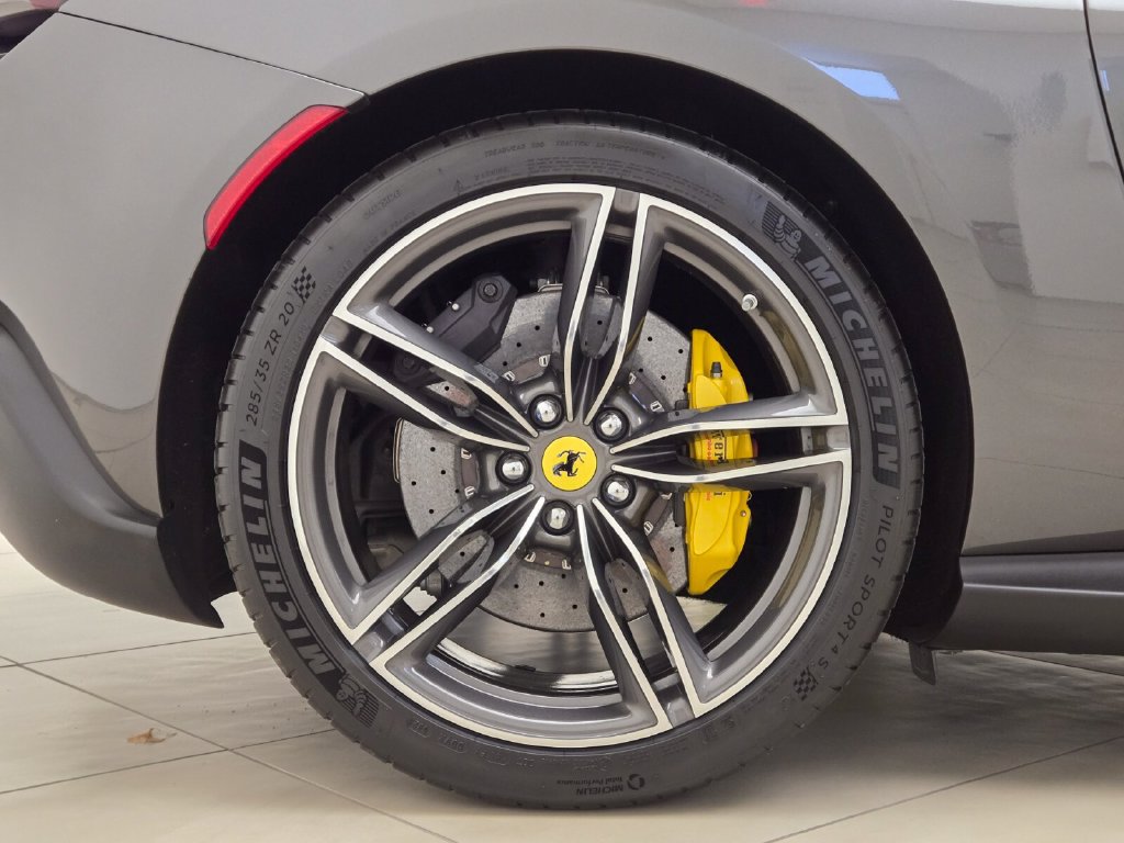 Used 2022 Ferrari Roma RWD image 7