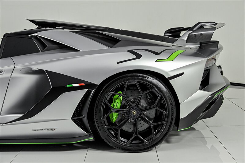 Used 2020 Lamborghini Aventador SVJ AWD/4WD image 18