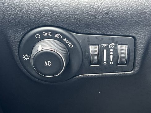 Used 2024 Jeep Compass Latitude image 16