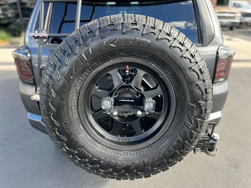 Used 2021 Toyota 4Runner TRD Off-Road Premium AWD/4WD image 30