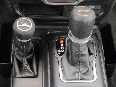 Used 2024 Jeep Wrangler Unlimited Sport AWD/4WD image 19
