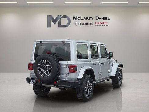 Used 2024 Jeep Wrangler Unlimited Sahara w/ Technology Group AWD/4WD image 5