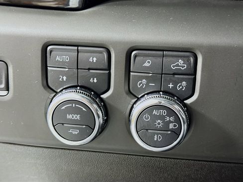 Used 2025 GMC Sierra 3500 Denali w/ Technology Package AWD/4WD image 13