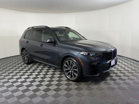 Used 2021 BMW X7 M50i w/ Dynamic Handling Package AWD/4WD image 7