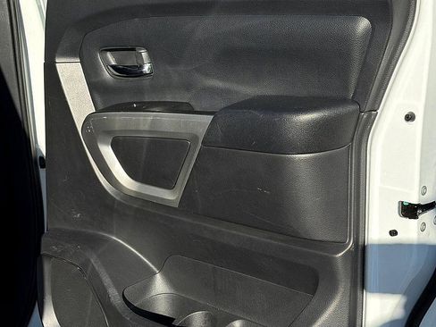 Used 2021 Nissan Titan SV w/ SV Convenience Package image 27