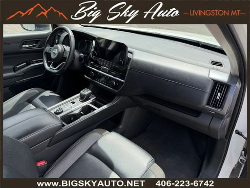 Used 2024 Nissan Pathfinder SL AWD/4WD image 14