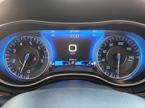 Used 2023 Chrysler 300 Touring L w/ Comfort Group RWD image 18