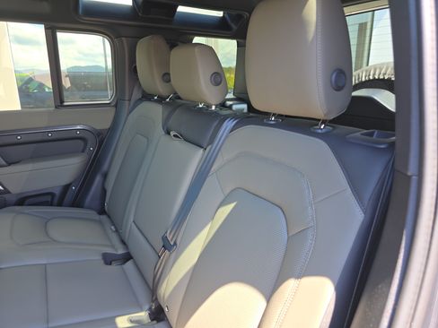 Certified 2025 Land Rover Defender 110 X-Dynamic SE AWD/4WD image 14