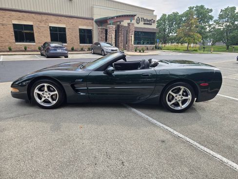 Used 2000 Chevrolet Corvette Convertible w/ Performance Handling Pkg RWD image 9