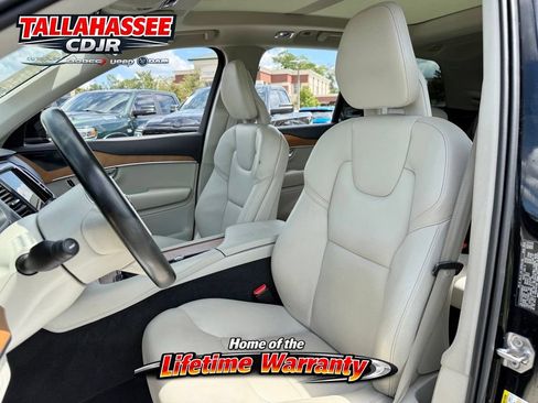 Used 2021 Volvo XC90 T6 Momentum w/ Climate Package AWD/4WD image 16