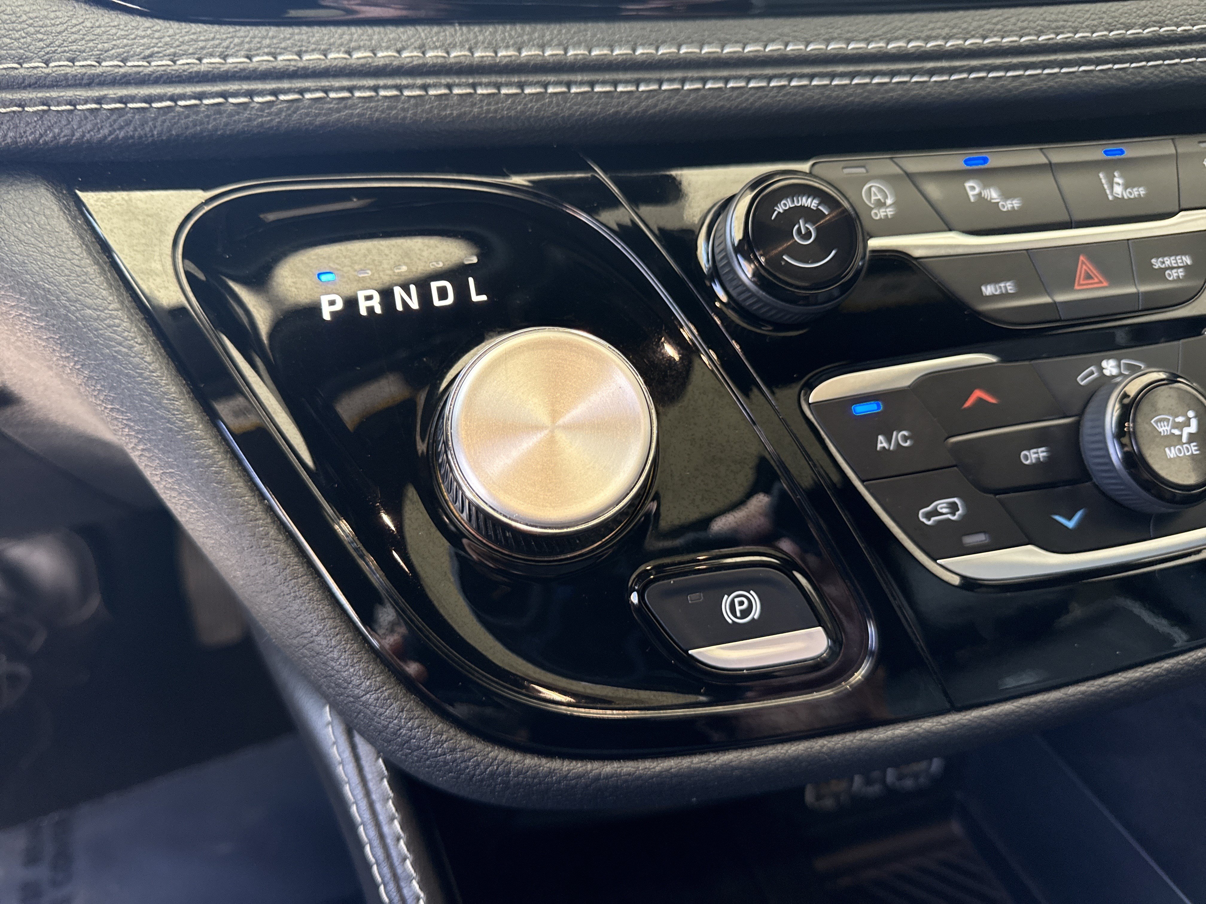 Used 2025 Chrysler Pacifica Limited FWD image 25