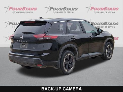 Used 2024 Nissan Rogue SV image 4