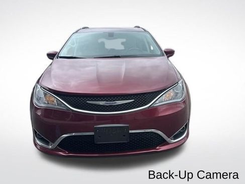 Used 2018 Chrysler Pacifica Touring-L Plus image 5
