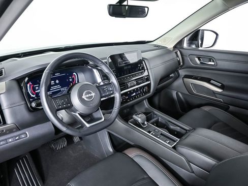 Used 2024 Nissan Pathfinder Platinum w/ Cargo Package FWD image 5