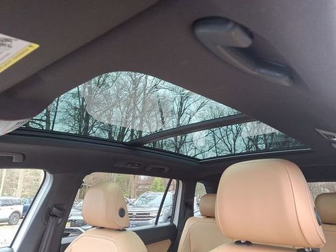 Certified 2024 Volkswagen Tiguan SE image 21