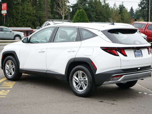 Certified 2025 Hyundai Tucson SE image 5