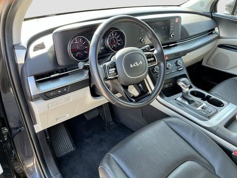 Used 2024 Kia Carnival LX image 9