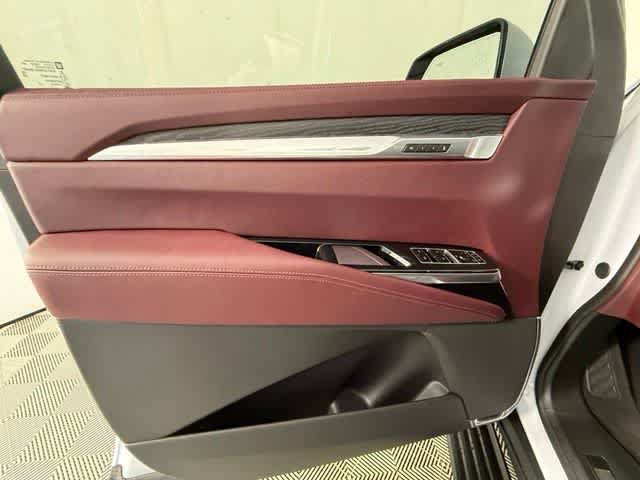 New 2026 Cadillac Escalade Luxury w/ Touring Package AWD/4WD image 12