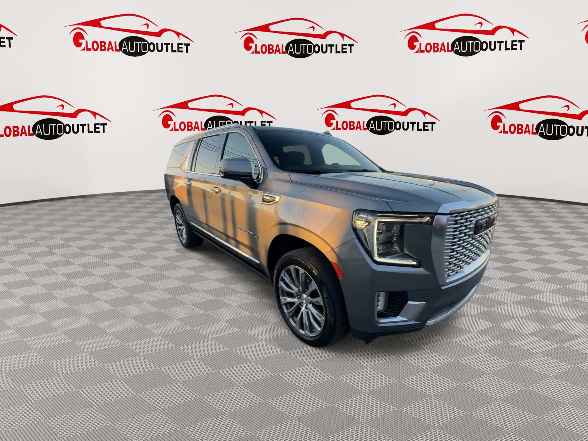 Used 2021 GMC Yukon XL Denali w/ Denali Ultimate Package RWD image 2