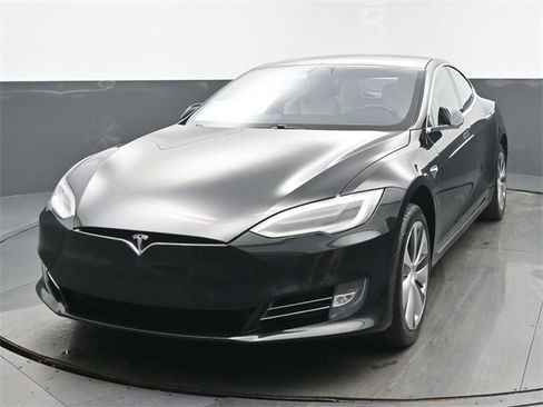 Used 2020 Tesla Model S Long Range Plus image 1