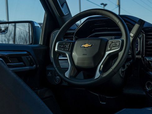 Used 2025 Chevrolet Silverado 1500 LT image 24