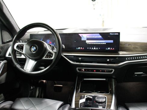 Used 2024 BMW X7 xDrive40i w/ M Sport Package AWD/4WD image 9
