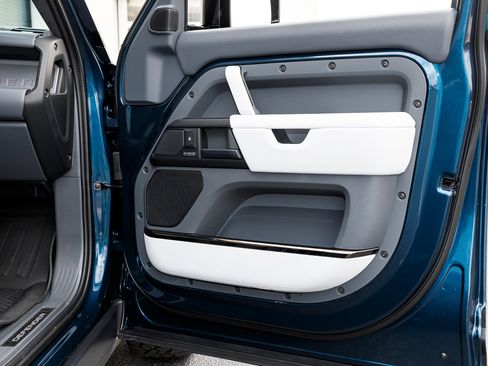 Used 2026 Land Rover Defender 110 OCTA image 41