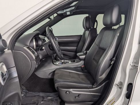 Used 2019 Jeep Grand Cherokee Altitude RWD image 13