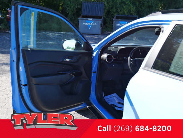 Used 2024 Chevrolet Trax RS w/ Sunroof Package FWD image 20