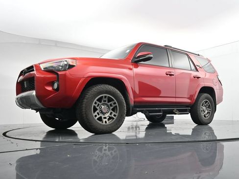 Used 2020 Toyota 4Runner TRD Off-Road Premium w/ Moonroof Package AWD/4WD image 20