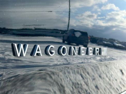 Used 2023 Jeep Wagoneer Series III w/ Preferred Equipment Group image 13