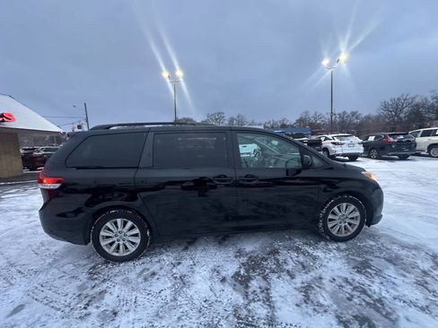 Used 2013 Toyota Sienna LE image 16