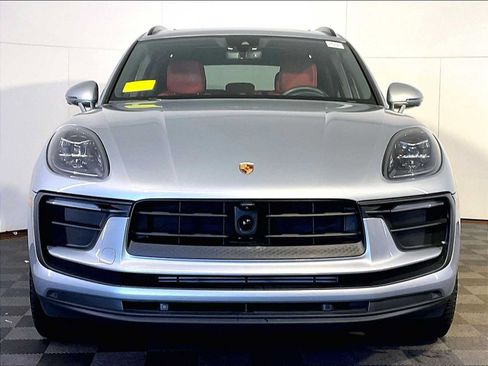 Certified 2023 Porsche Macan AWD/4WD image 10