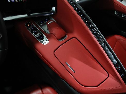 Used 2021 Chevrolet Corvette Stingray Preferred Cpe w/ Z51 Performance Package image 17