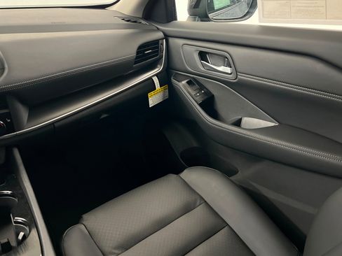 New 2026 Nissan Rogue SV image 10