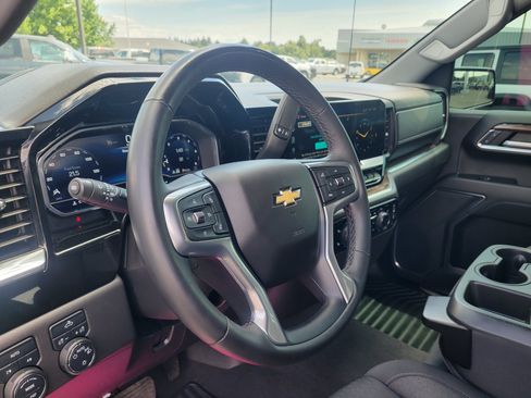 Used 2023 Chevrolet Silverado 1500 LT AWD/4WD image 6