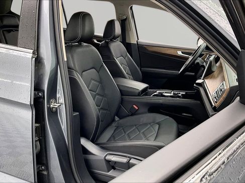 Used 2025 Volkswagen Atlas SE FWD image 7