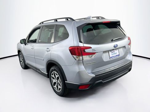 Used 2023 Subaru Forester Premium image 7