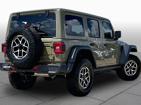 Used 2025 Jeep Wrangler Unlimited Rubicon w/ Convenience Group AWD/4WD image 13